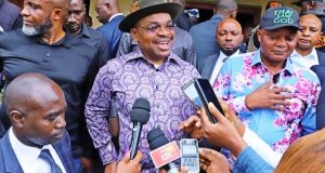 Gov Emmanuel Receives 20,000 ‘Decampees’, Wants Them Re-Integrated Back In PDP