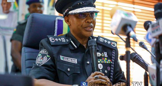 Policeman Gets IGP Award For Rejecting $200,000 Bribe From Robbers