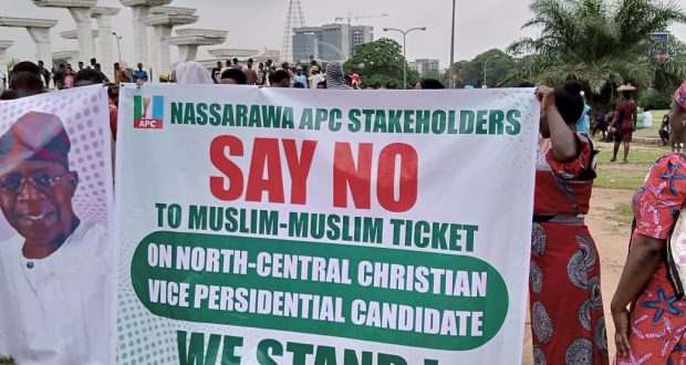 APC Muslim-Muslim Ticket: North Central APC Members Protest, Reject Lalong